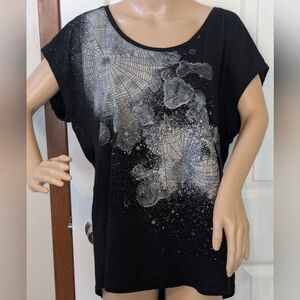 Rock & Republic Black Tee with spider web Abstract Silver Design-XL